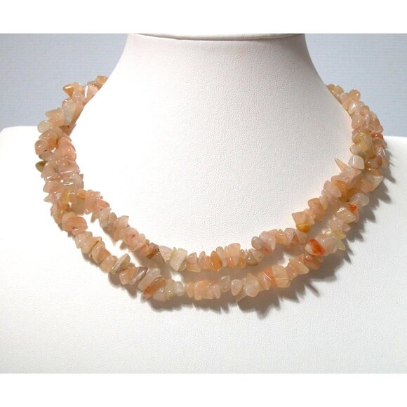 Peach Moonstone Chip Beaded Necklace 32 inches, One Strand Handmade no clasp - Picture 3 of 3